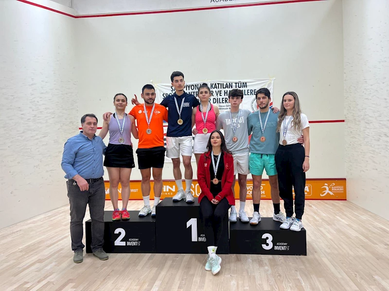 Muratpaşa Belediyesi squash takımı sporcuları İstanbul