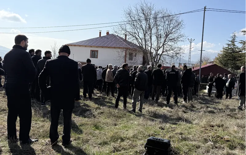 Kayseri'de öldürülen apartman görevlisinin eşi Kahramanmaraş'ta defnedildi