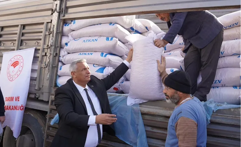 Osmaniye'de üreticilere sertifikalı tohumluk nohut dağıtıldı