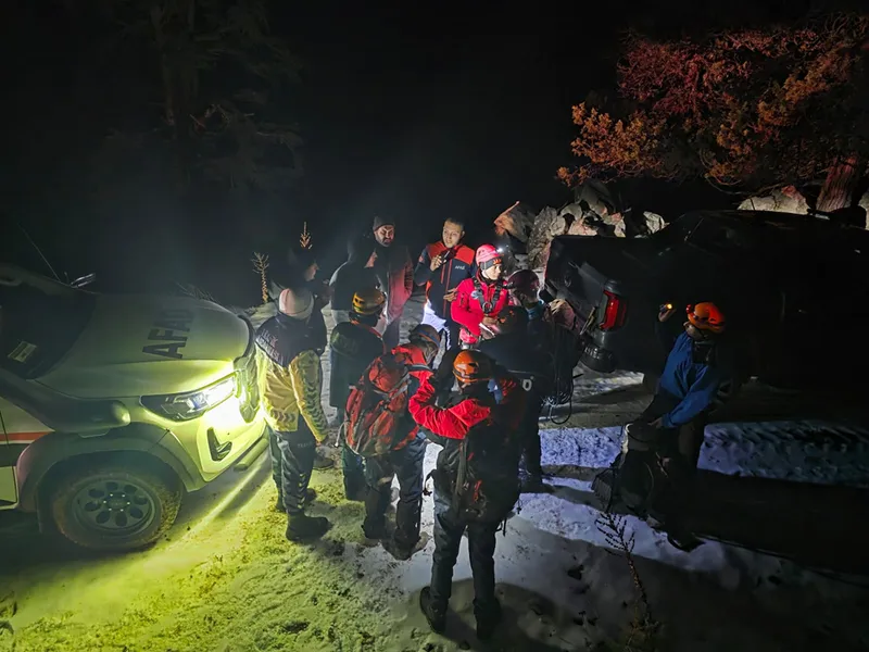 GÜNCELLEME - Adana'da dağda mahsur kalan 3 kişi kurtarıldı