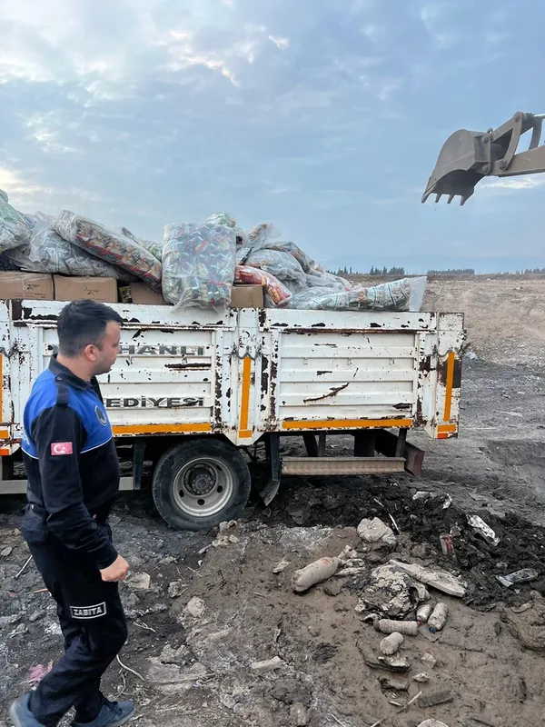 Hatay'da son kullanma tarihi geçmiş şekerleme, çikolata ve cips imha edildi