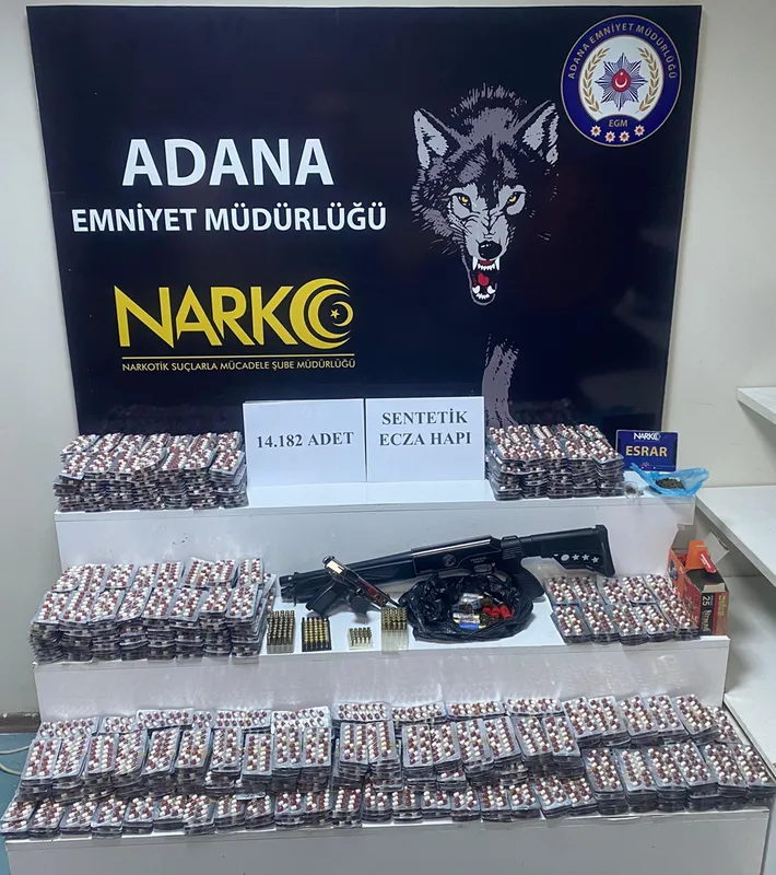 Adana'da ev ve iş yerinde 14 bin 182 uyuşturucu hap ele geçirildi