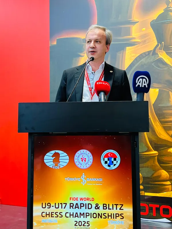 Dünya 9-17 Yaş Grupları Hızlı ve Yıldırım Satranç Şampiyonası Antalya'da başladı