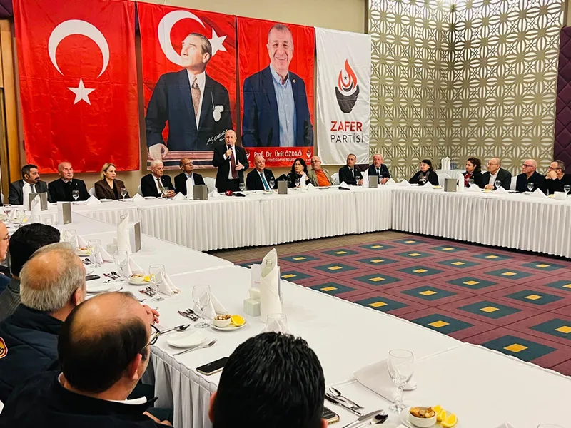Zafer Partisi Genel Başkanı Özdağ, Antalya'da temaslarda bulundu