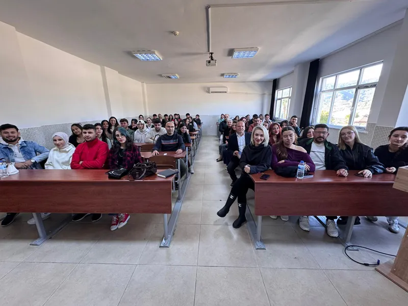 Anamur'da "Etkili İletişim Becerileri" söyleşisi düzenlendi