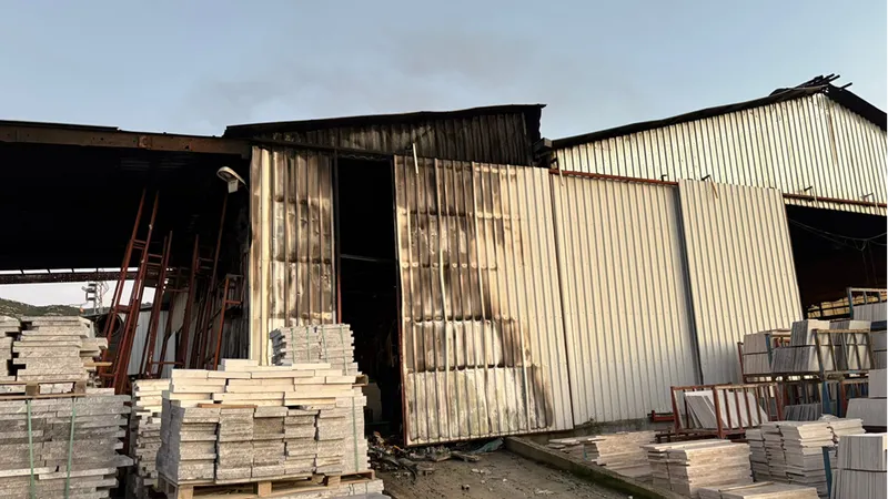 Burdur'da mermer fabrikasında çıkan yangın söndürüldü