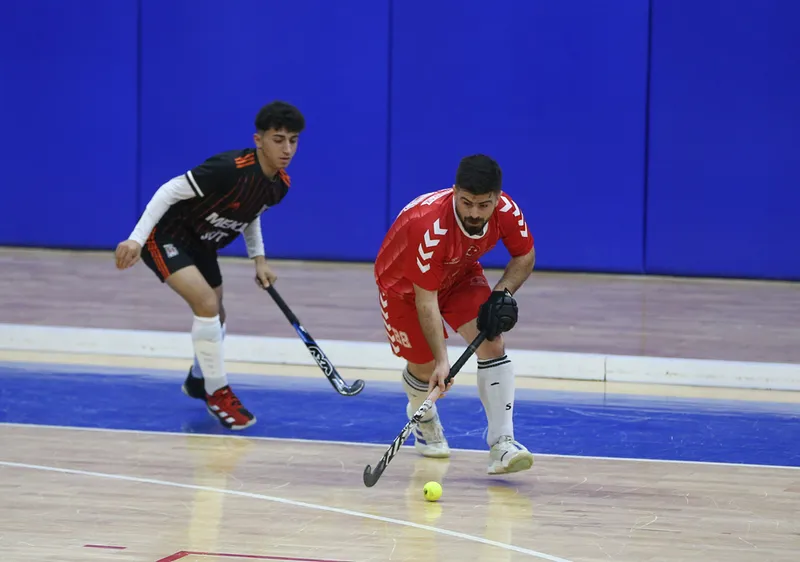 Erkekler Salon Hokeyi Süper Lig maçları Alanya'da başladı