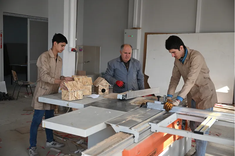 Depremde hayatını kaybeden öğretmen ve öğrencilerin ismi kuş evlerinde yaşatılacak