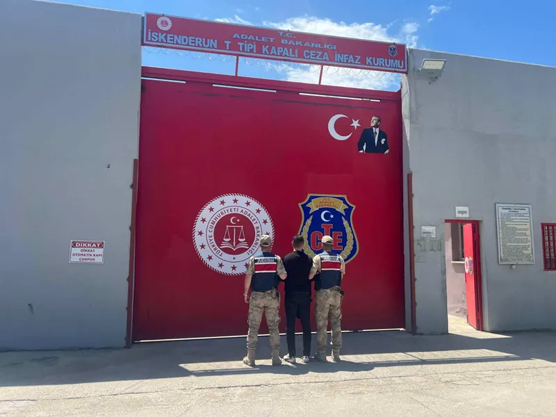 Hatay'da 30 yıl kesinleşmiş hapis cezasıyla aranan hükümlü bahçede yakalandı