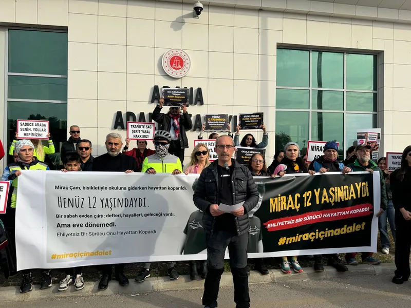 Otomobiliyle bisikletlinin ölümüne neden olduğu öne sürülen sürücü hakim karşısında