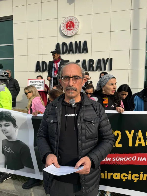 Otomobiliyle bisikletlinin ölümüne neden olduğu öne sürülen sürücü hakim karşısında