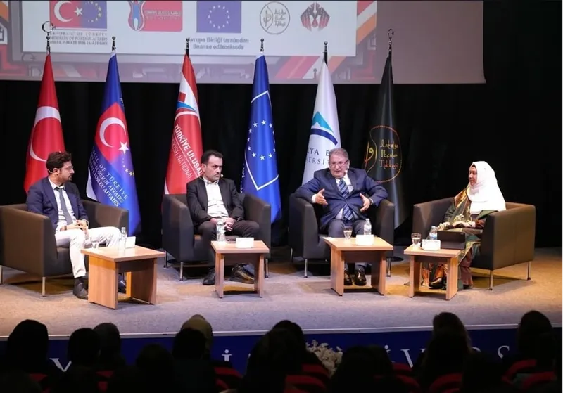 Antalya'da "devlet himayesindeki" gençlere yönelik çalıştay düzenlendi