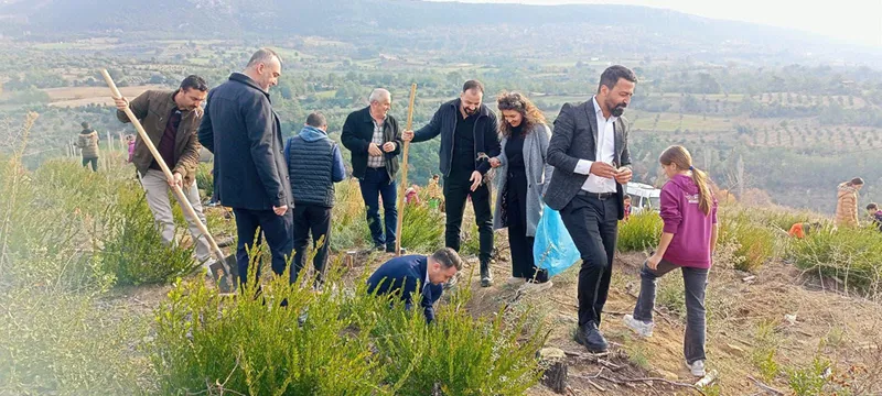 Kozan'da şehitler anısına fidan dikildi