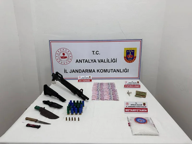 Antalya'da uyuşturucu operasyonunda 3 şüpheli yakalandı
