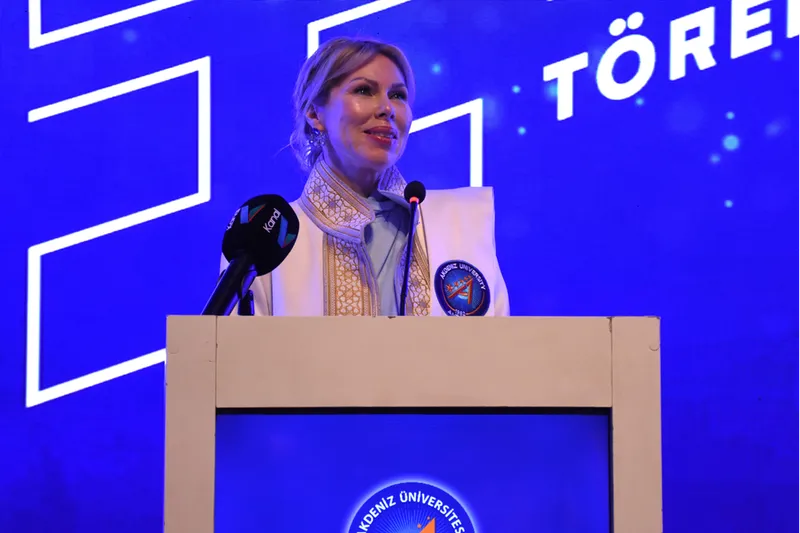 Akdeniz Üniversitesi'nde öğretim üyeleri için "Akademik Tören" düzenlendi