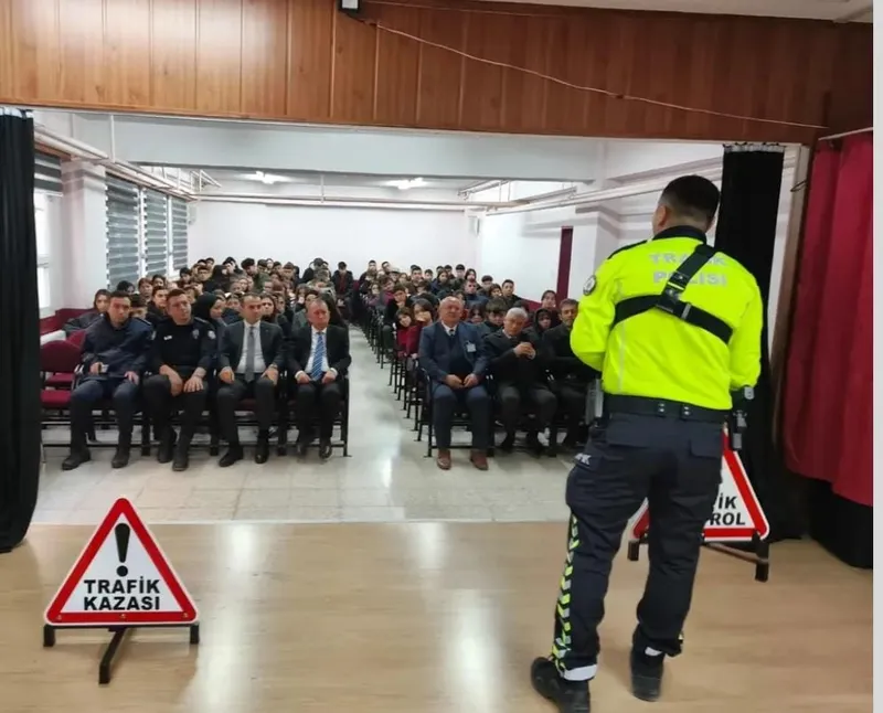 Saimbeyli ilçesinde öğrencilere trafik güvenliği eğitimi verildi 