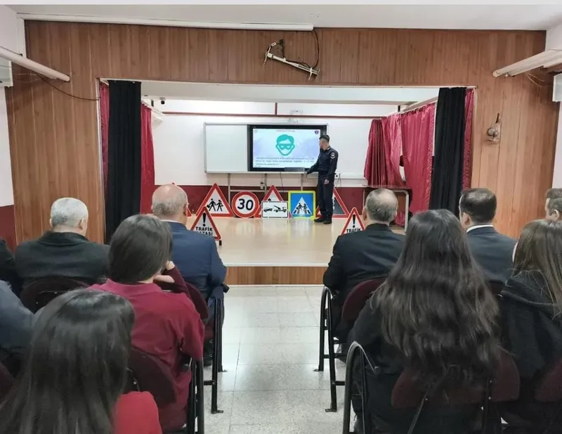 Saimbeyli ilçesinde öğrencilere trafik güvenliği eğitimi verildi 