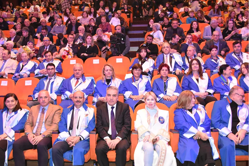 Akdeniz Üniversitesi'nde öğretim üyeleri için "Akademik Tören" düzenlendi