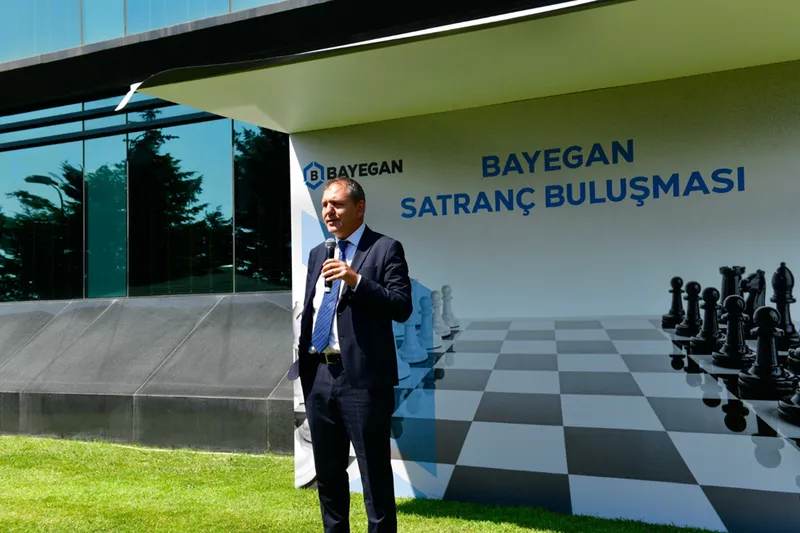 Bayegan Vakfından milli satranç sporcusu büyükusta Ediz Gürel'e destek
