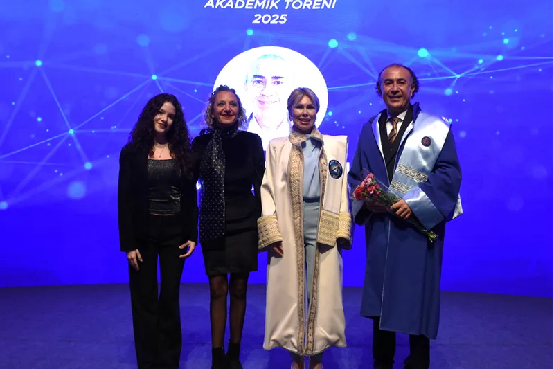 Akdeniz Üniversitesi'nde öğretim üyeleri için "Akademik Tören" düzenlendi