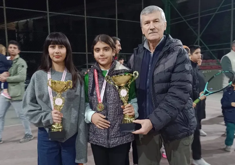 Osmaniye'de Tenis Turnuvası düzenlendi