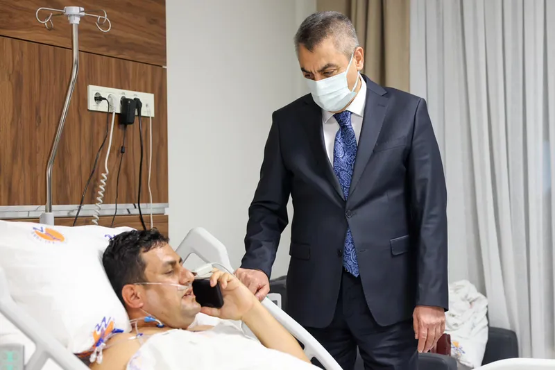 Bakan Tekin'den Mersin'de silahla yaralanan okul müdürüne "geçmiş olsun" telefonu