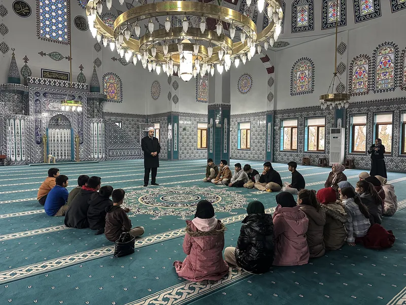 Bozyazı ilçesinde gençler camide bir araya geldi 