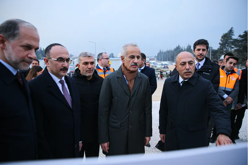 Bakan Uraloğlu, Hatay'da devam eden yol yapım çalışmalarını inceledi: 
