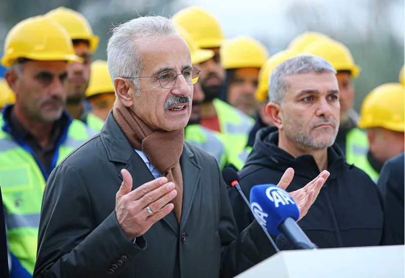 Bakan Uraloğlu, Hatay'da devam eden yol yapım çalışmalarını inceledi: 
