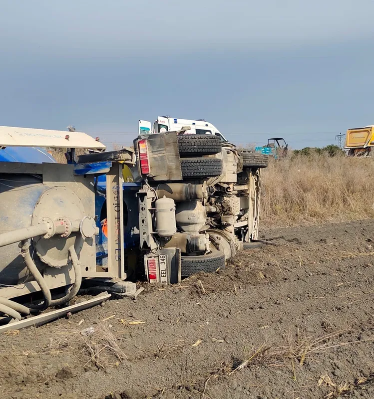 Adana'da devrilen tankerdeki 2 kişi yaralandı