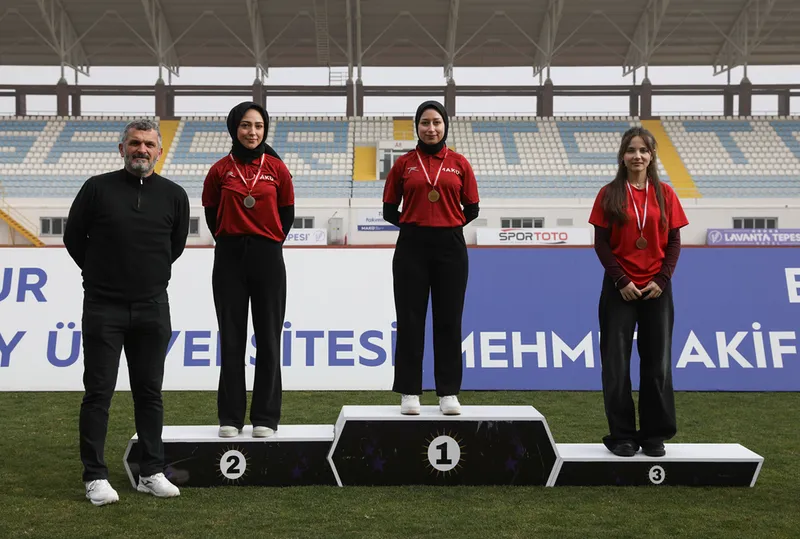 Burdur'da Mehmet Akif Ersoy'u Anma Haftası kapsamında düzenlenen spor turnuvaları tamamlandı