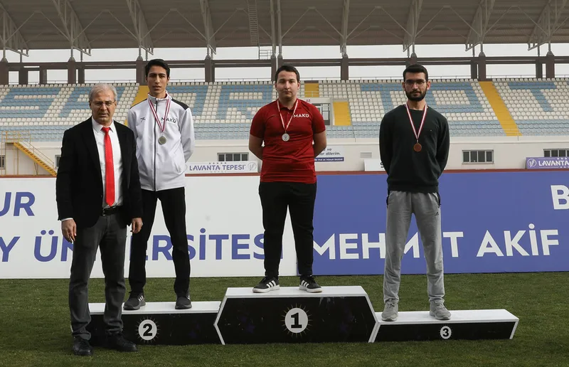 Burdur'da Mehmet Akif Ersoy'u Anma Haftası kapsamında düzenlenen spor turnuvaları tamamlandı