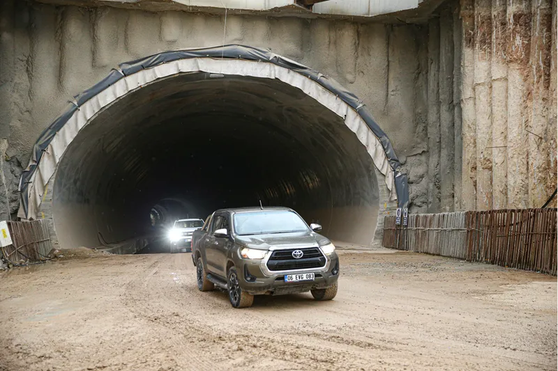 Bakan Uraloğlu, Hatay'da İskenderun-Antakya Otoyolu Projesi'ndeki çalışmaları inceledi: