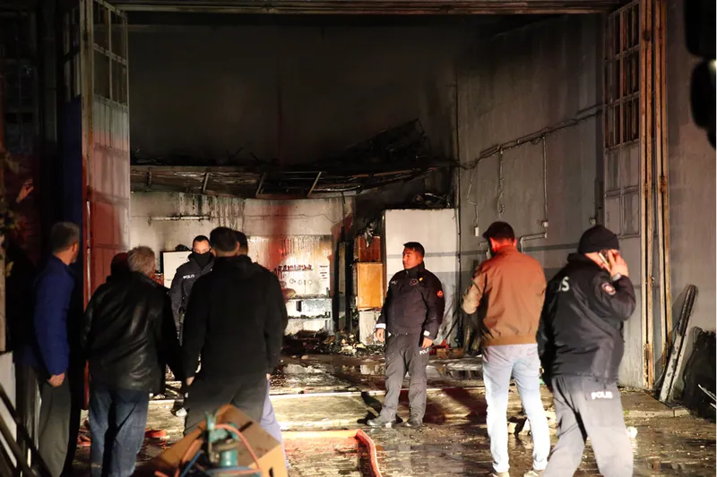 GÜNCELLEME - Hatay'da sanayi sitesinde çıkan yangın kontrol altına alındı