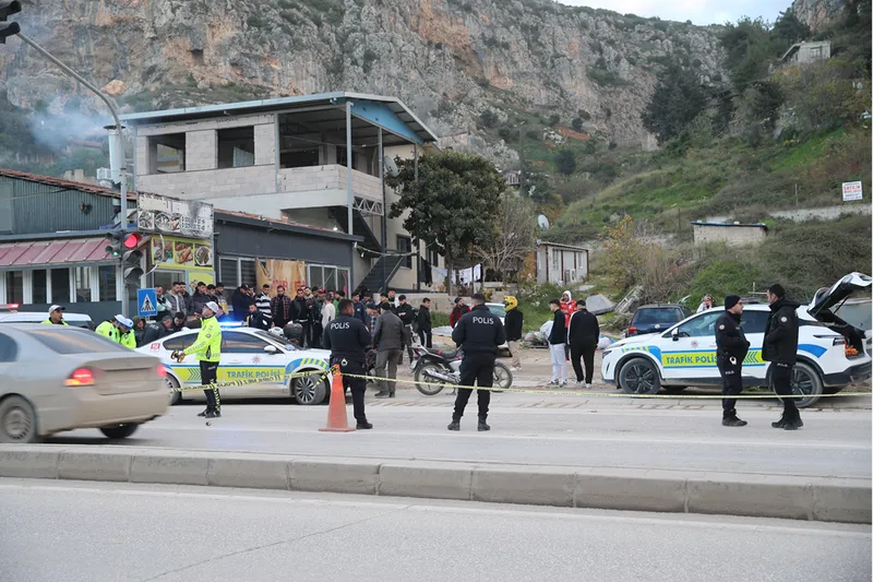 Hatay'da beton mikseriyle çarpışan motosikletteki 1 kişi öldü, 2 kişi yaralandı