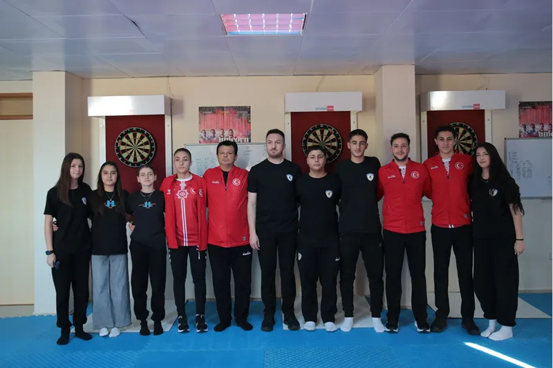 Gardiyan antrenör, 17 yılda dart milli takımına teknik direktör oldu