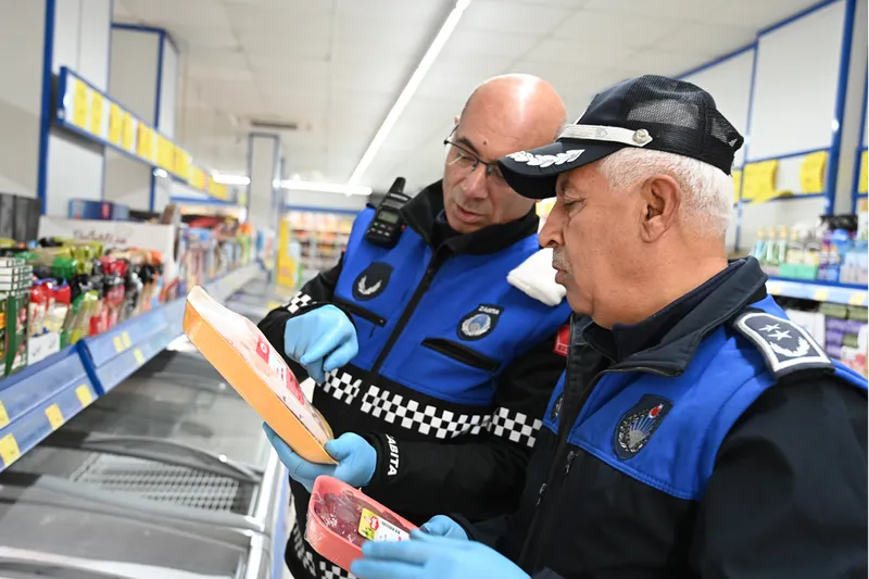 Osmaniye'de zabıta ekipleri marketleri denetledi