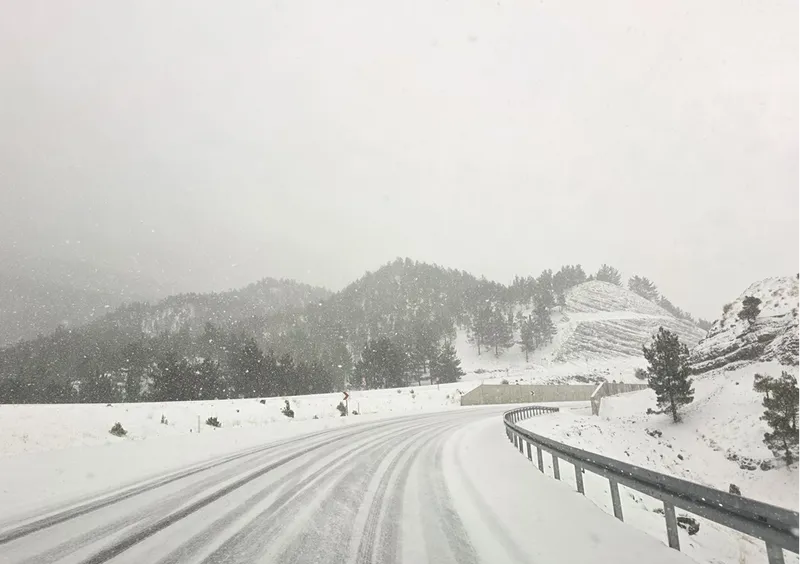 Pozantı'nın yüksek kesimleri karla kaplandı 