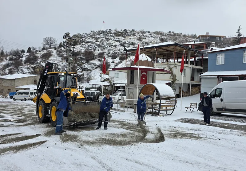 Pozantı'nın yüksek kesimleri karla kaplandı 