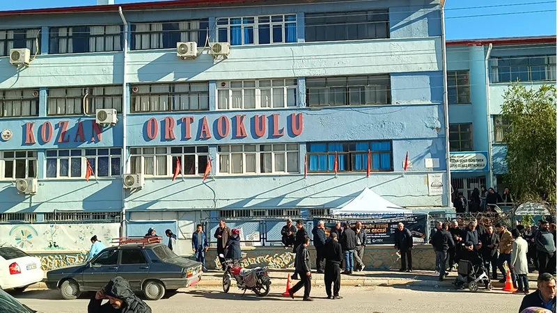 Kozan ilçesinde vefat eden muhtarın mahallesinde seçim yapıldı