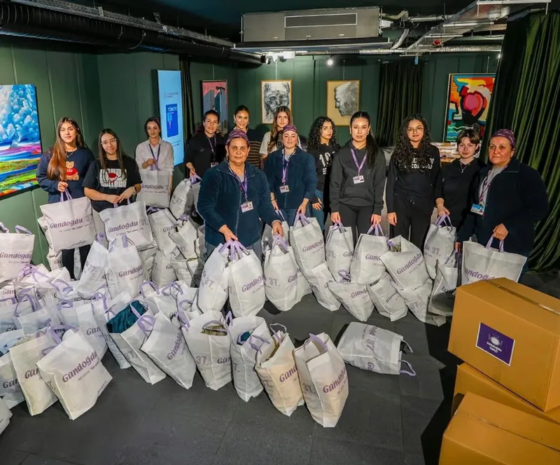 Hatay ve Adana'daki çocuklara kışlık kıyafet desteği