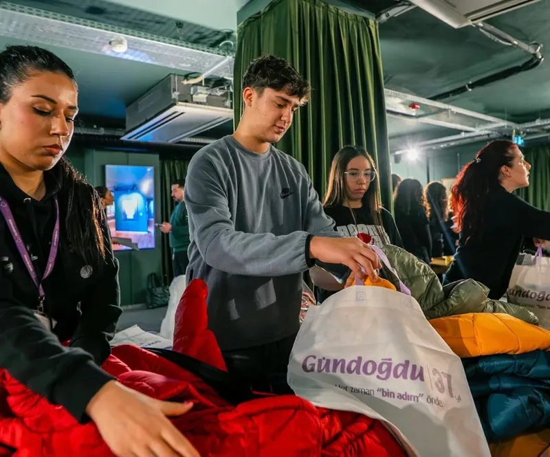 Hatay ve Adana'daki çocuklara kışlık kıyafet desteği