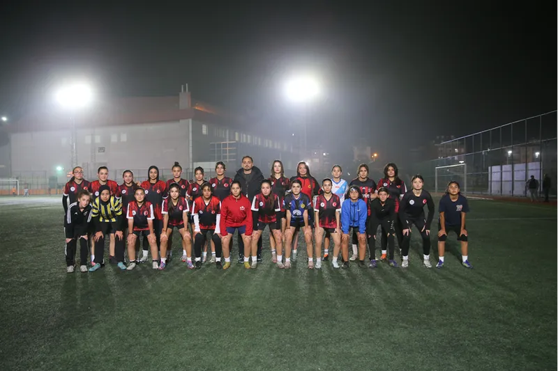 Depremin izlerini futbolla silen kızlar Gelişim Ligi'ne hazırlanıyor
