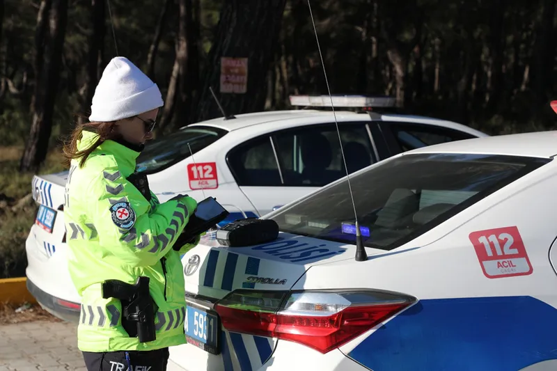 Antalya'da trafik ekipleri son bir haftada 50 binin üzerinde araç ve sürücüyü denetledi