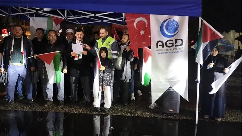 Manavgat'ta Yalova'da şehit olan polisler ve Kassam Tugayları üyeleri için dua edildi