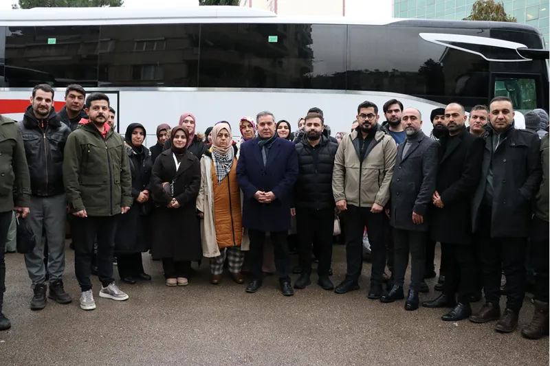 Adana'da TÜGVA üyeleri, Galata Köprüsü'ndeki Filistin'e destek eylemine katılmak için yola çıktı