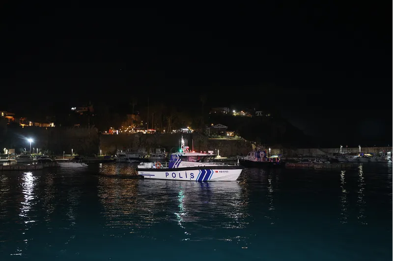 Antalya'da tarihi Kaleiçi'nde yeni yıl kutlamalarına yönelik denetim yapıldı