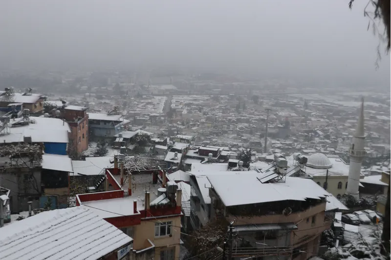 Hatay'da kar yağışı etkisini sürdürüyor