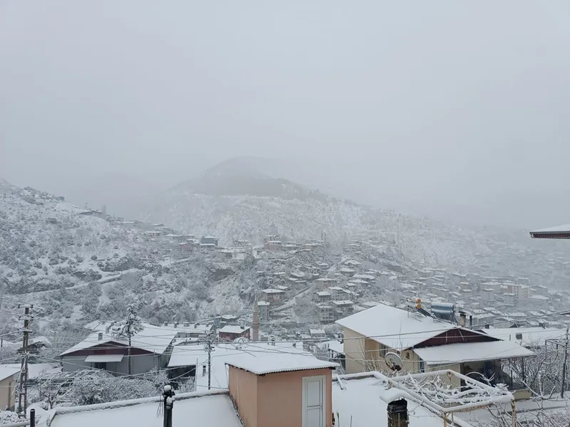Adana'nın yüksek kesimlerinde kar yağışı etkili oldu