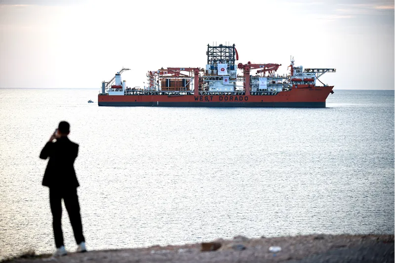 Türkiye'nin 6. derin deniz sondaj gemisi Mersin açıklarına demirledi